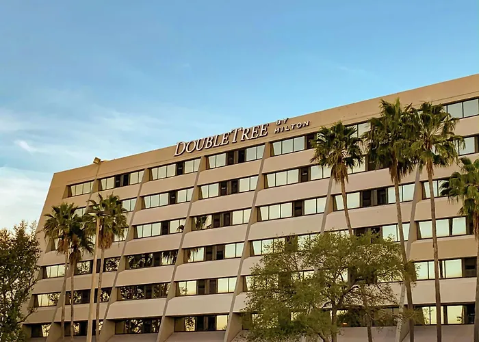 Doubletree By Hilton Tampa Rocky Point Waterfront Hotel